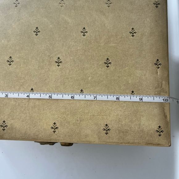 MELE vintage mid-century cream and gold fleur de lis jewelry box - Picture 4 of 12